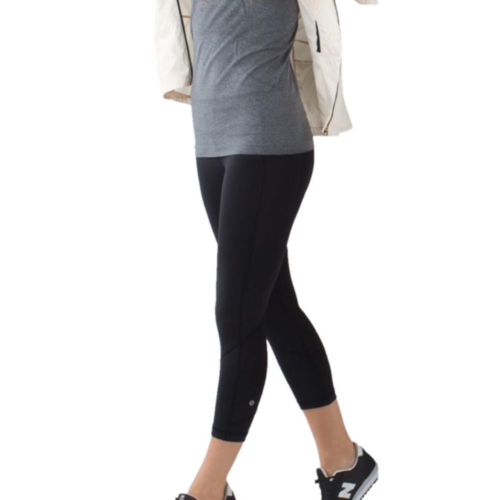 Lululemon Size 6 Pace Rival Black Legging Ruffle Side‎ Inseam 19”